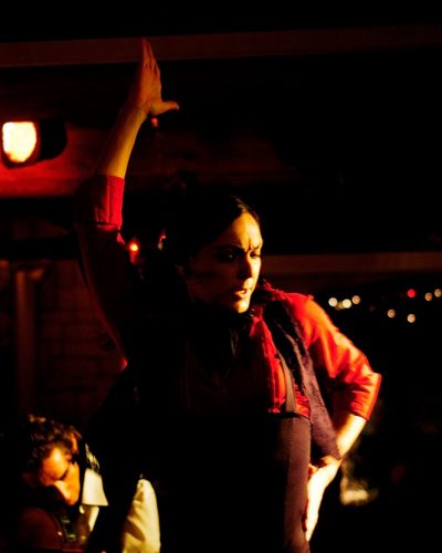 Monica Vazquez bailando-flamenco de tablao
